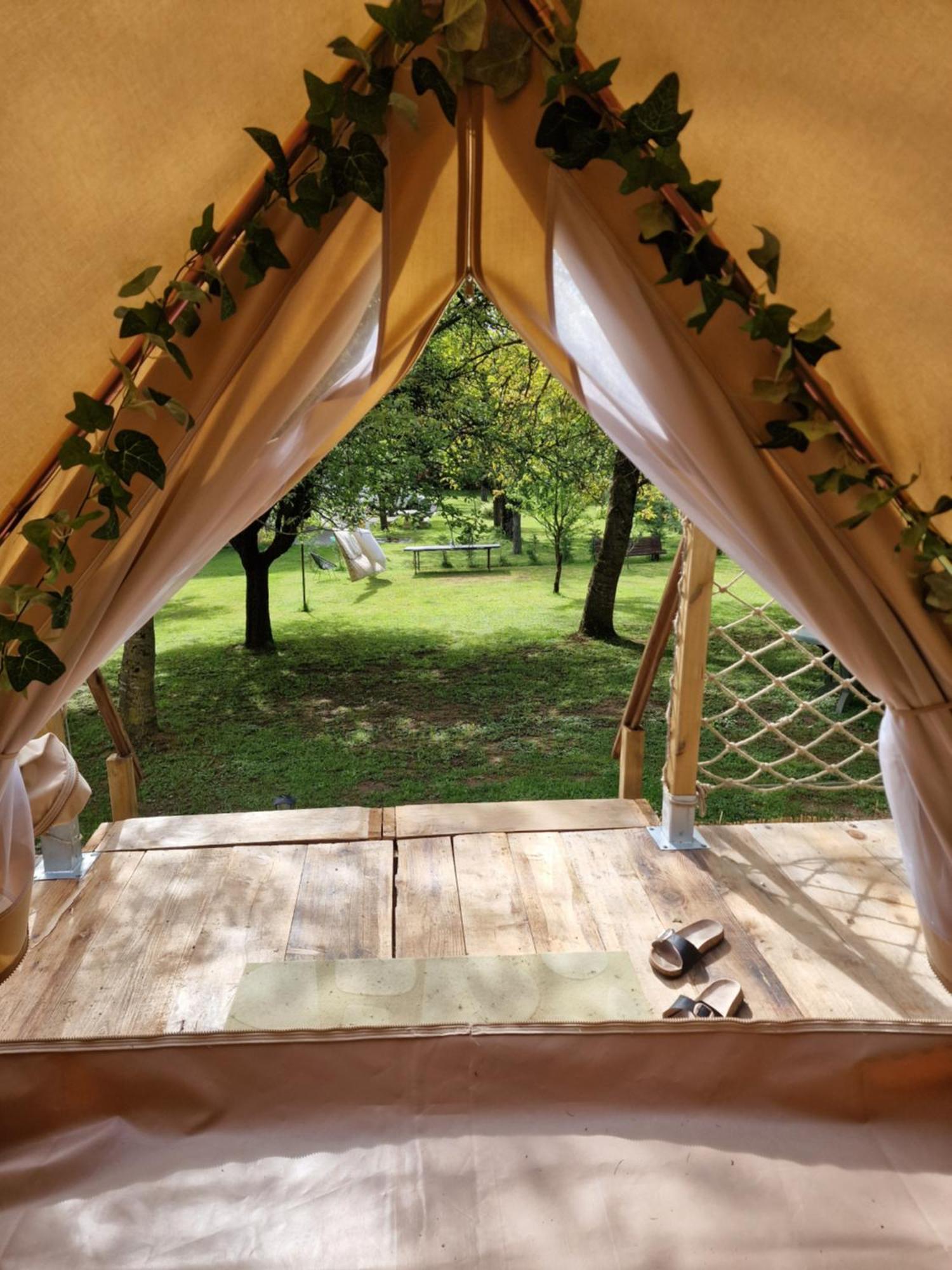 Lodge Tente Les Pommiers Glamping O Rendez-Vous En Demi-Pension Roquefeuil Extérieur photo