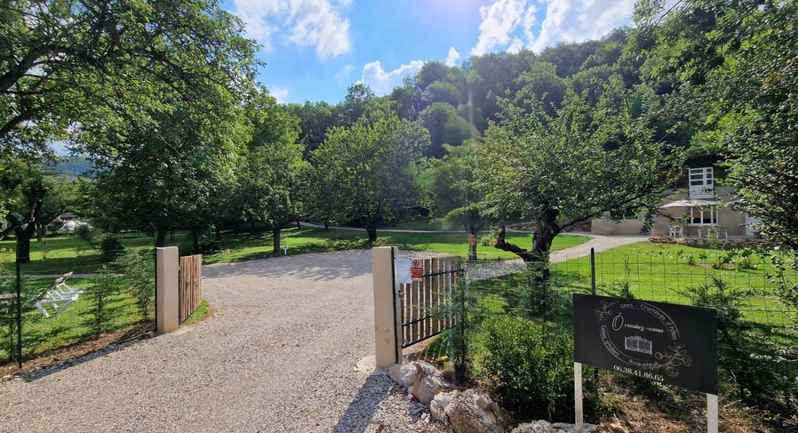 Lodge Tente Les Pommiers Glamping O Rendez-Vous En Demi-Pension Roquefeuil Extérieur photo