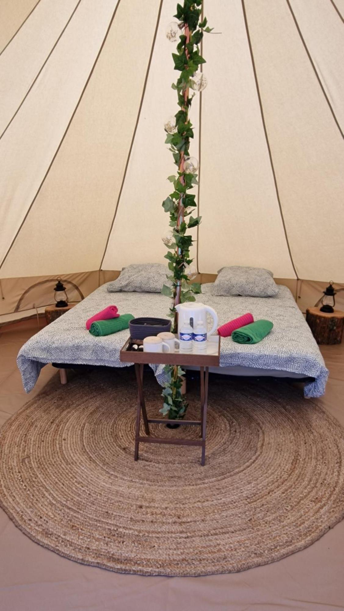 Lodge Tente Les Pommiers Glamping O Rendez-Vous En Demi-Pension Roquefeuil Extérieur photo